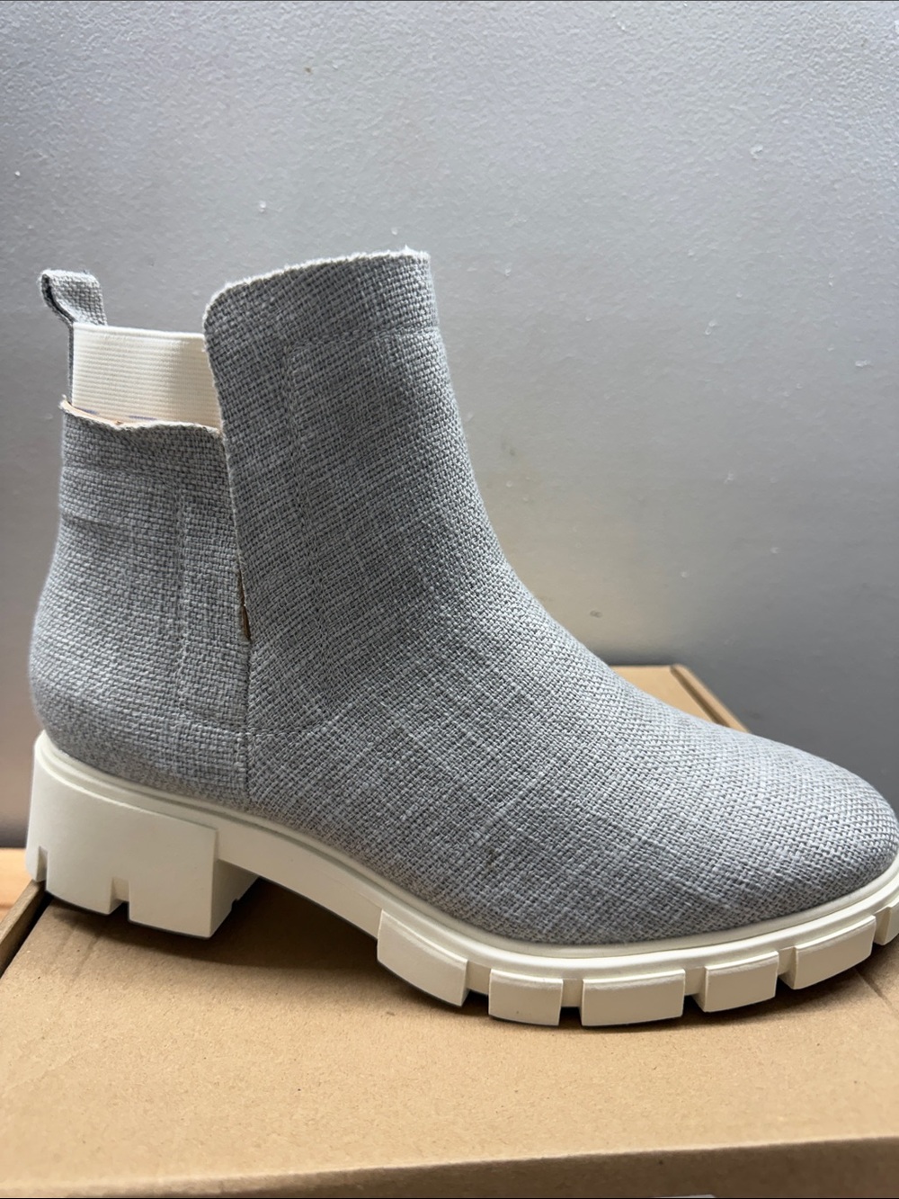 Journee Collection JEEVA Light Gray Chelsea Boot w White Lug Sole Women Size 9.5